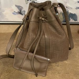 Vince Camino bucket bag - GUC